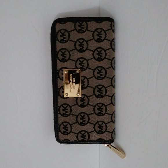 Michael Kors Signature Jet Set Tan  Long Zip Around Wallet - Picture 14 of 15